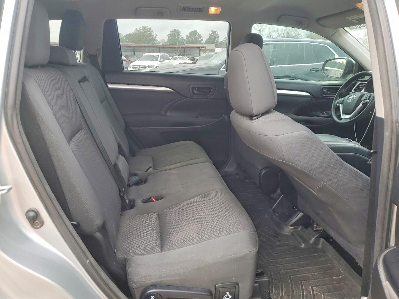 2018 TOYOTA HIGHLANDER LE photo 11