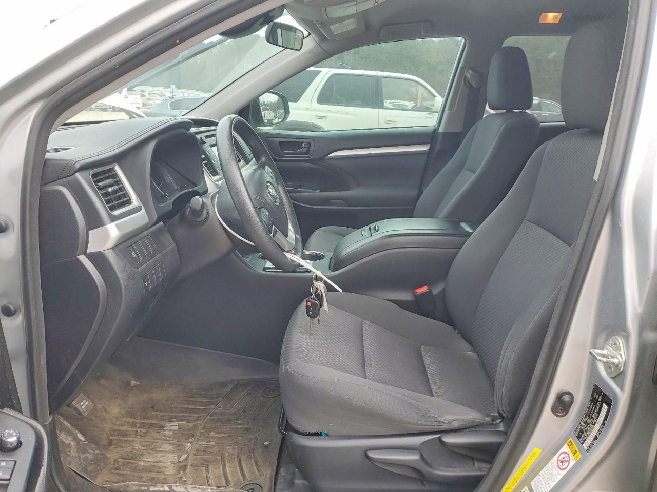 2018 TOYOTA HIGHLANDER LE photo 7