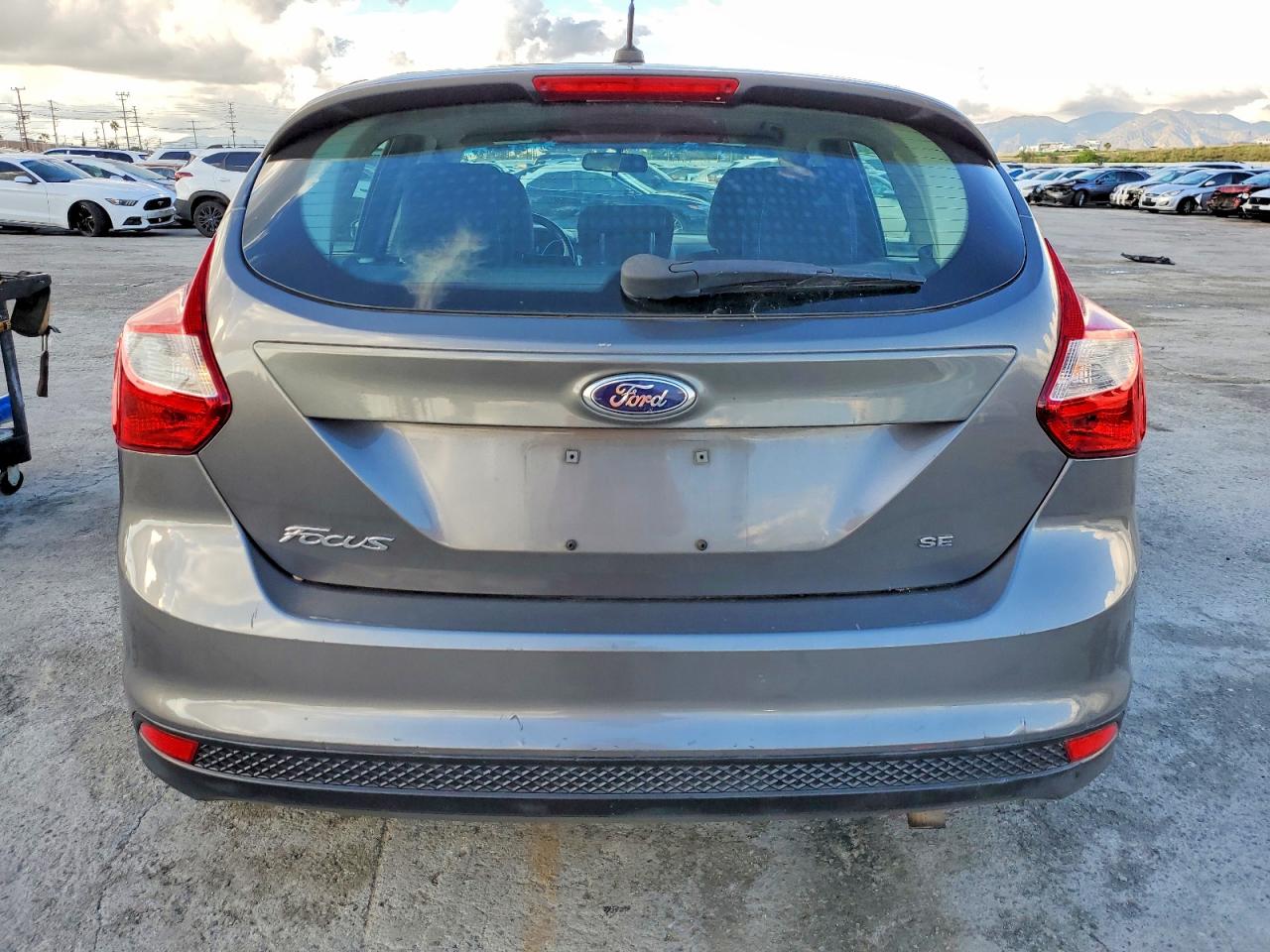 2014 FORD FOCUS SE photo 6