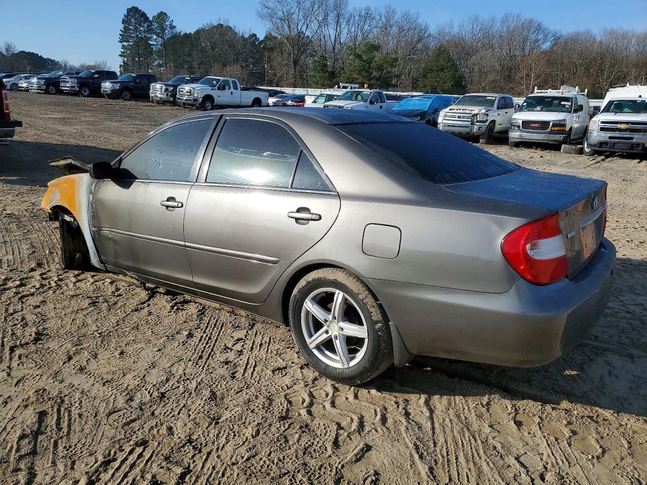 2004 TOYOTA CAMRY LE photo 2