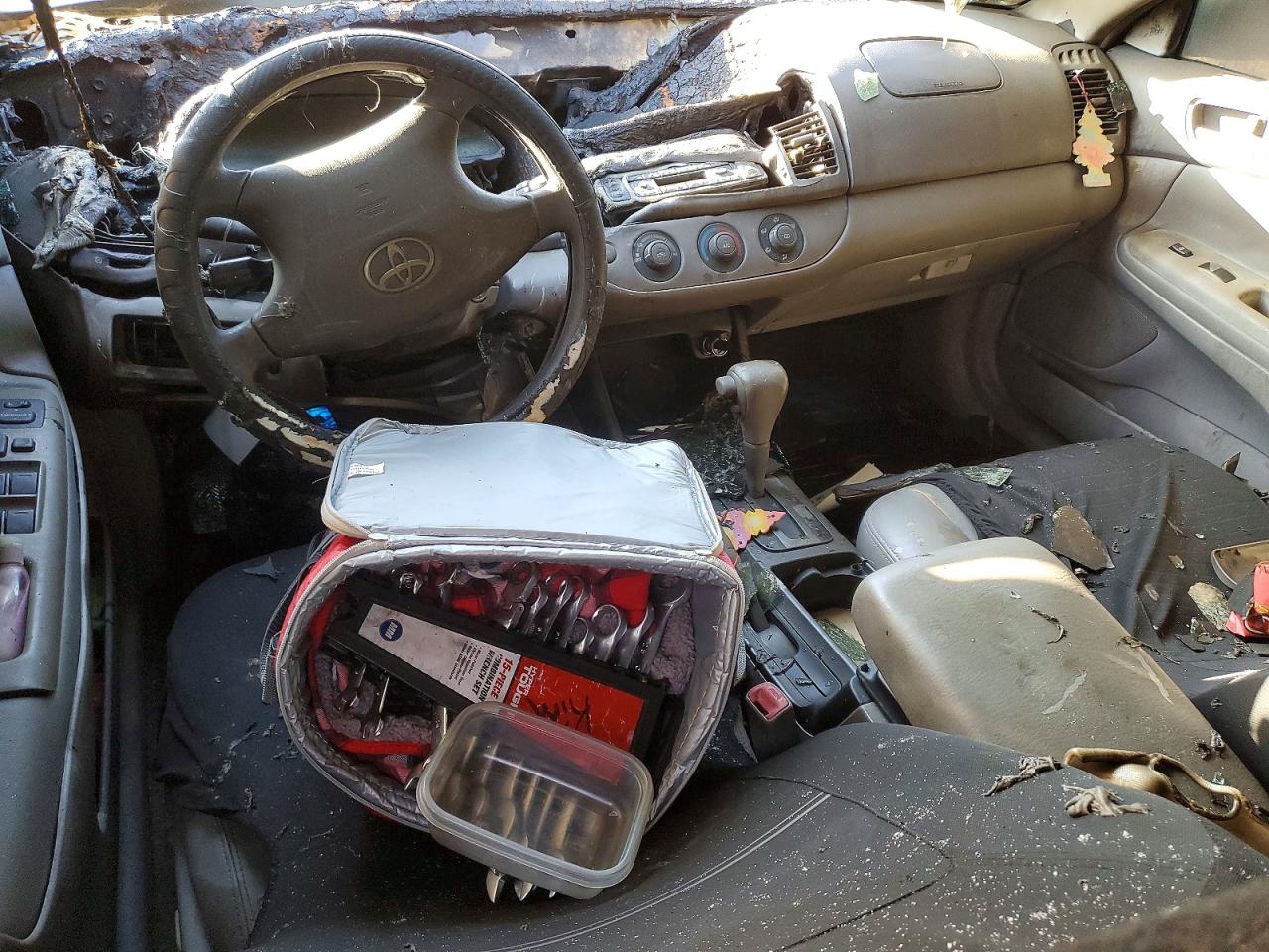 2004 TOYOTA CAMRY LE photo 8
