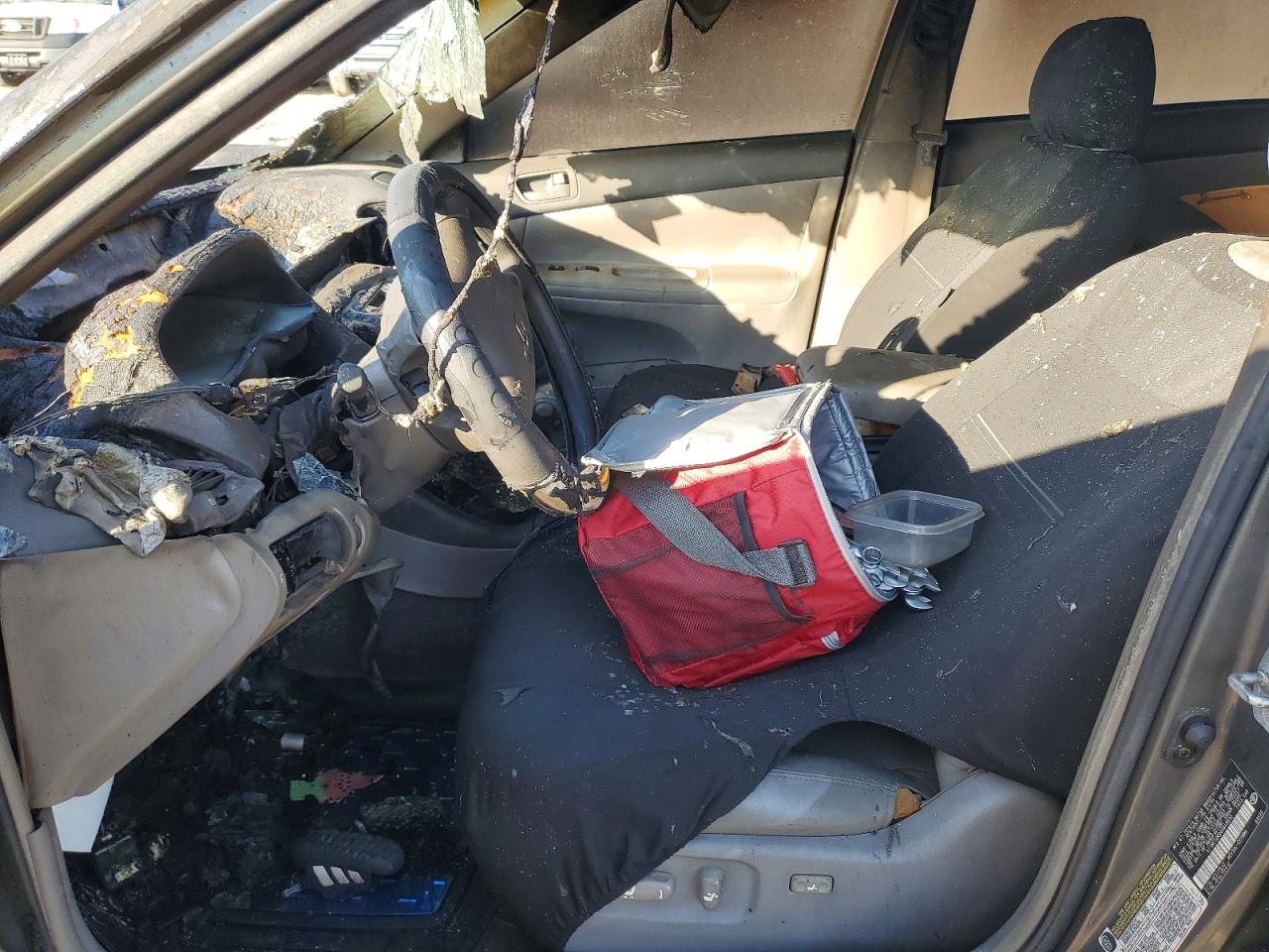 2004 TOYOTA CAMRY LE photo 7