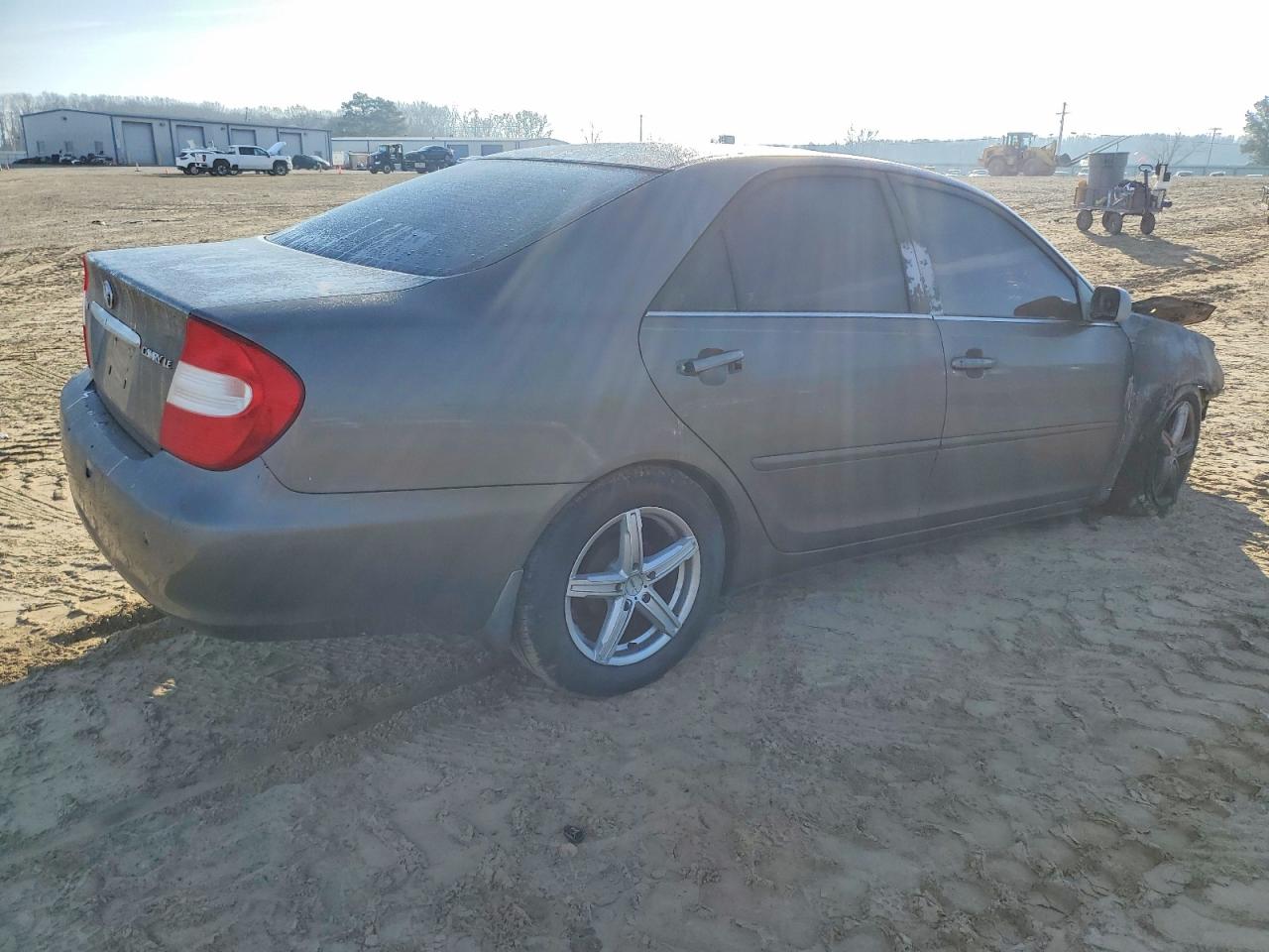 2004 TOYOTA CAMRY LE photo 3