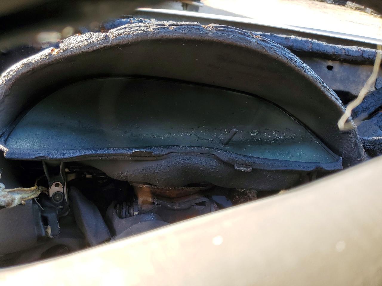 2004 TOYOTA CAMRY LE photo 9