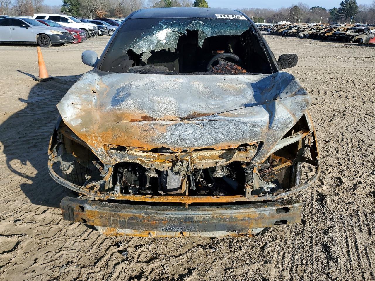 2004 TOYOTA CAMRY LE photo 5
