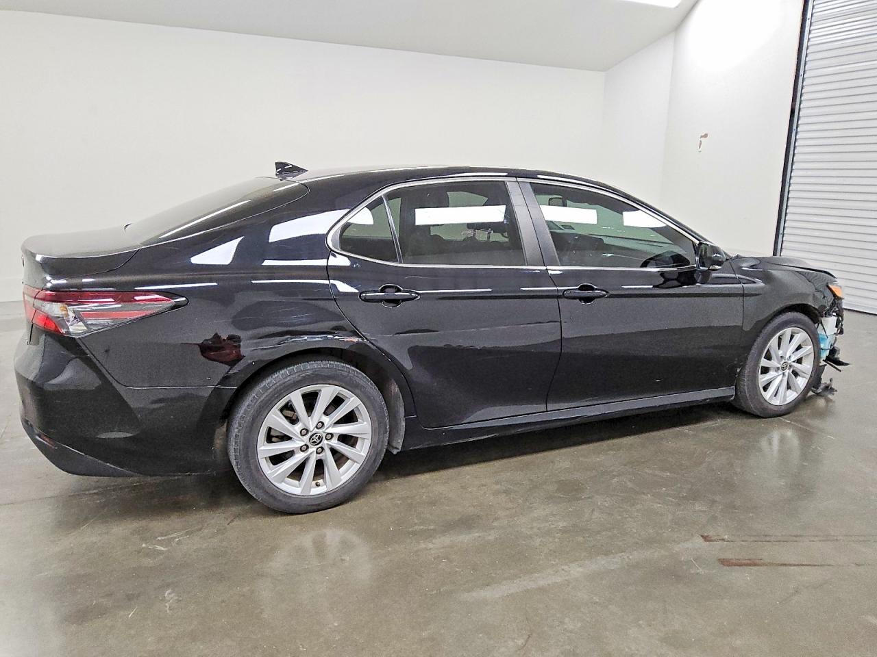 2023 TOYOTA CAMRY LE photo 3
