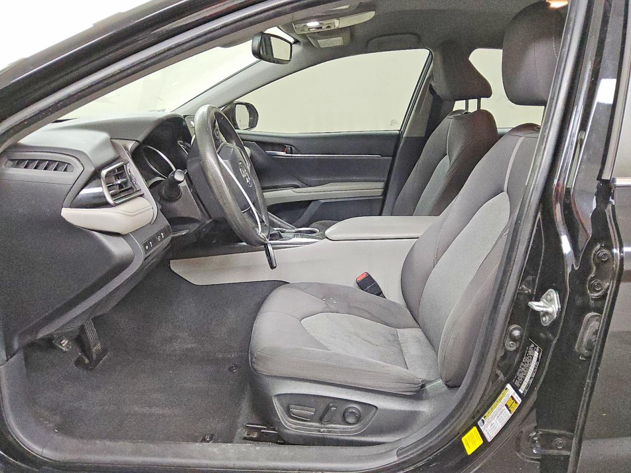 2023 TOYOTA CAMRY LE photo 7
