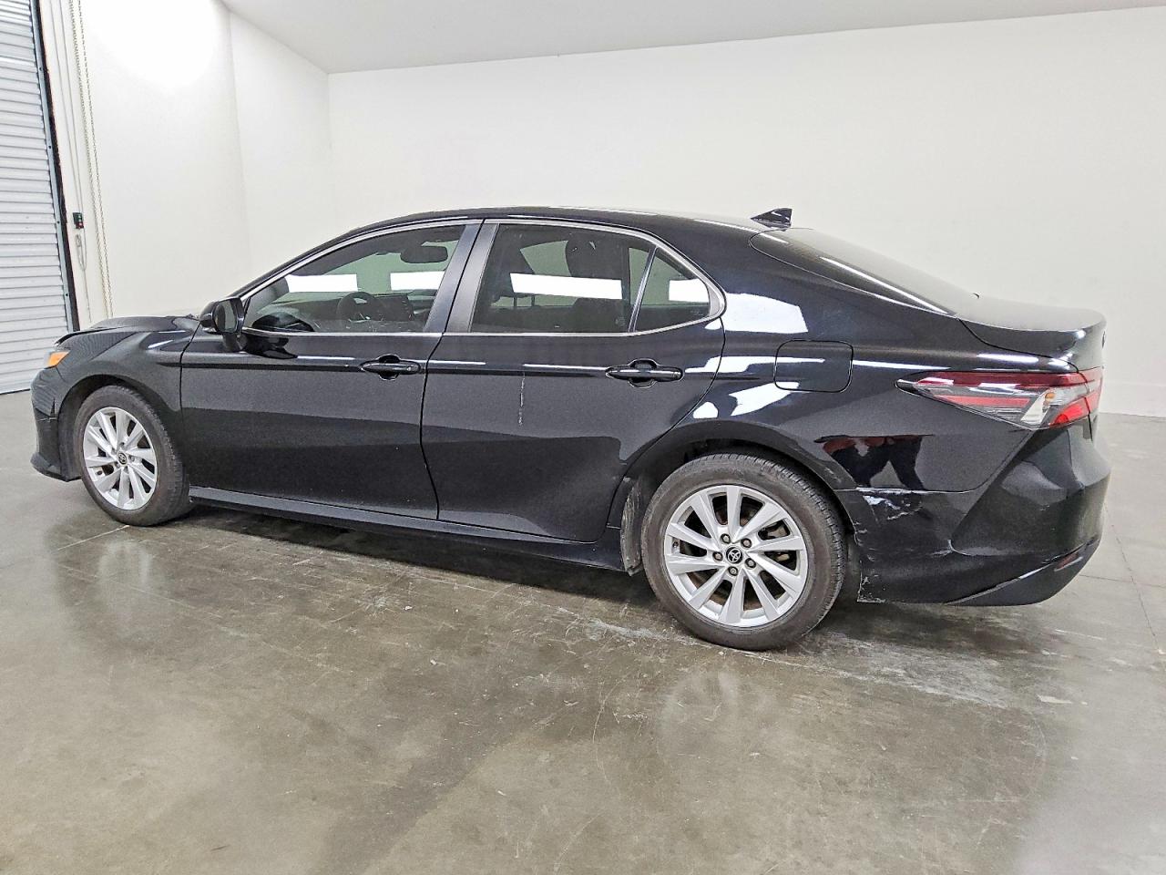 2023 TOYOTA CAMRY LE photo 2