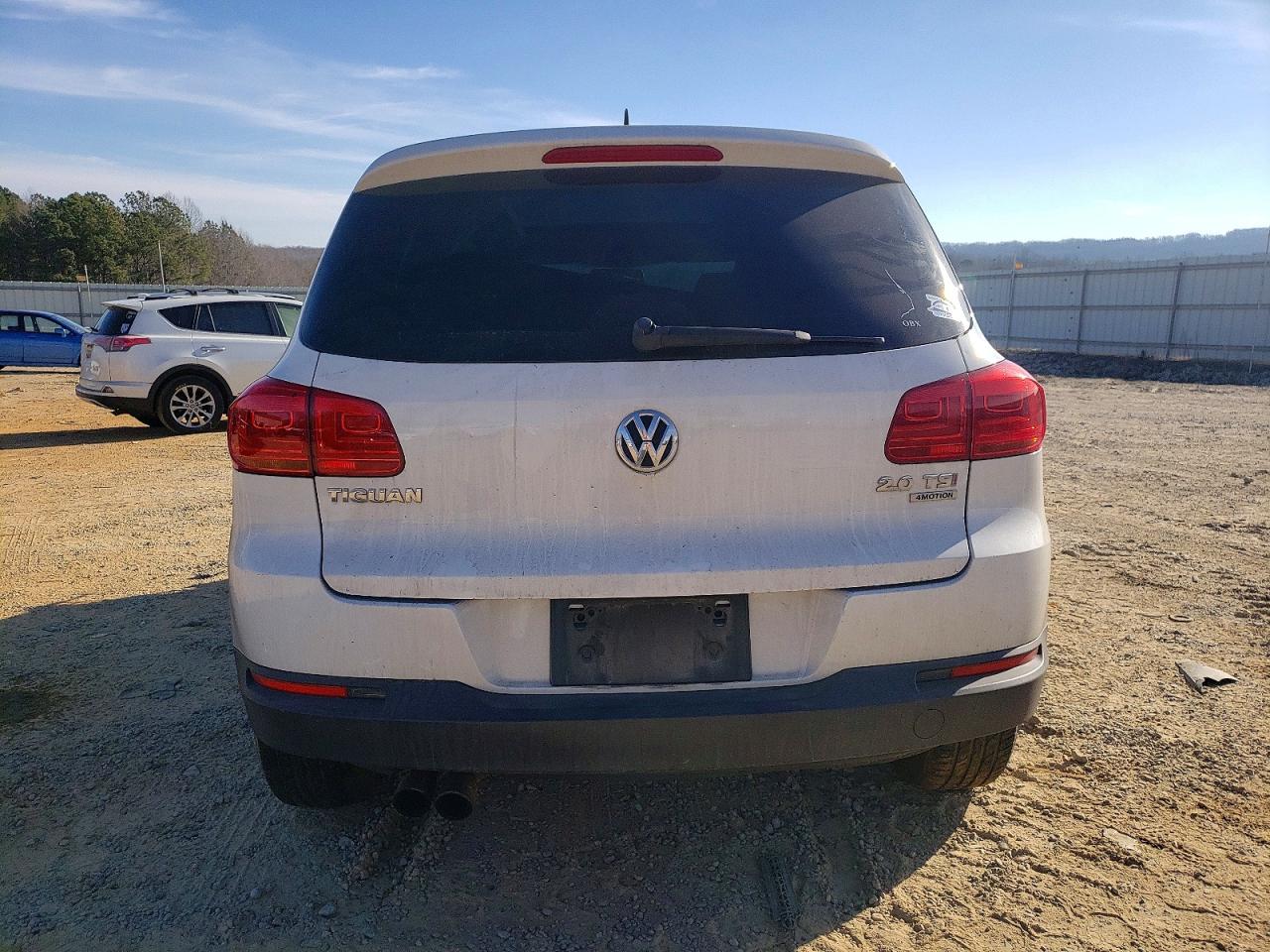 2012 VOLKSWAGEN TIGUAN S photo 6