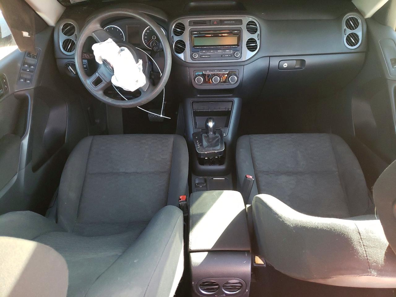 2012 VOLKSWAGEN TIGUAN S photo 8