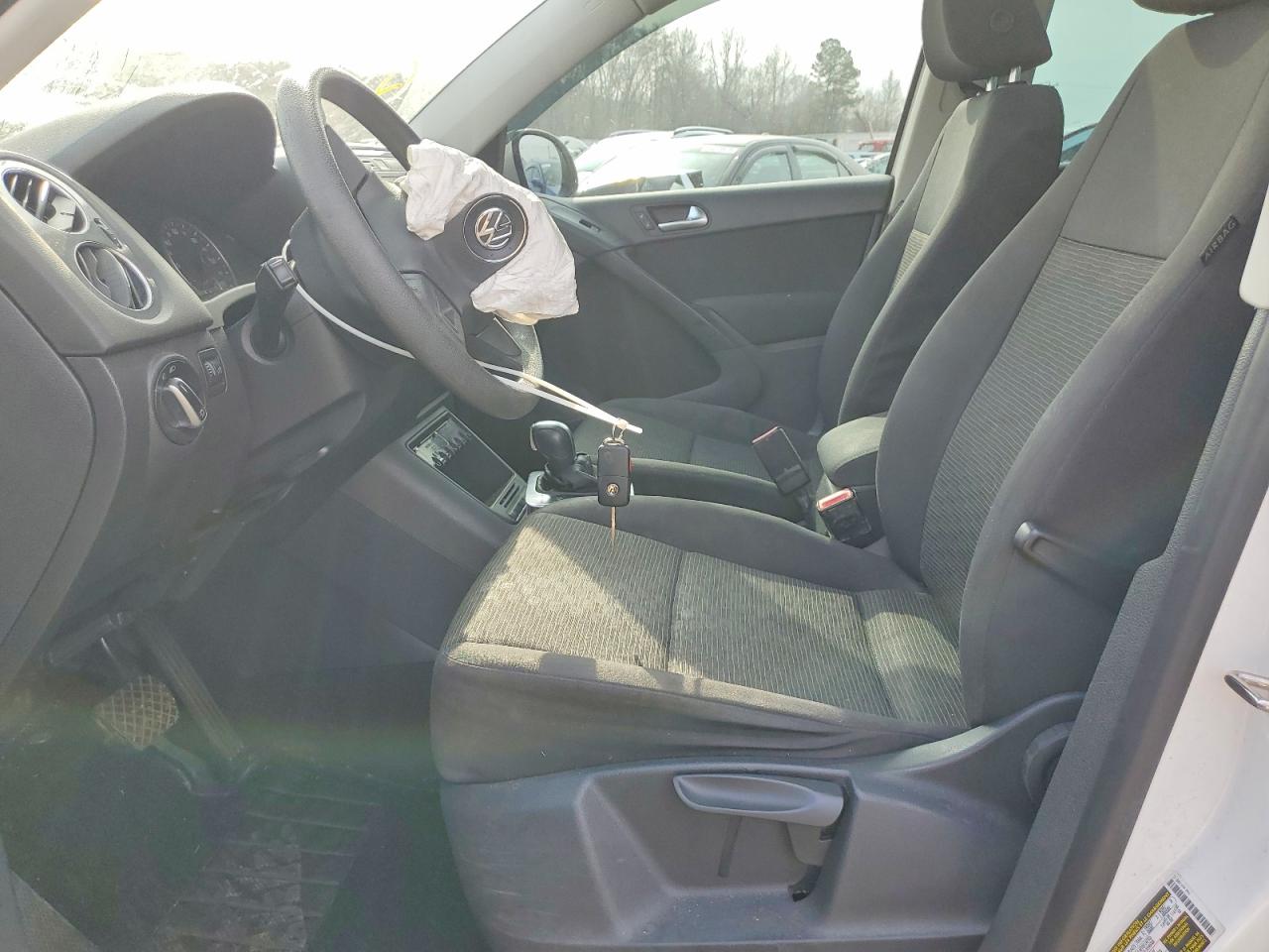 2012 VOLKSWAGEN TIGUAN S photo 7