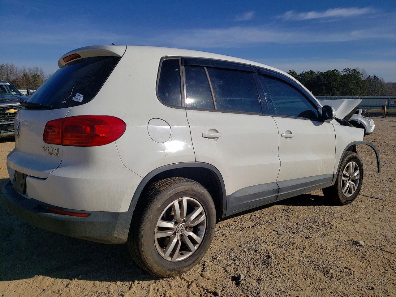 2012 VOLKSWAGEN TIGUAN S photo 3
