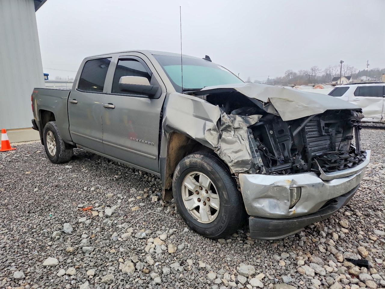 2017 CHEVROLET SILVERADO K1500 LT photo 4