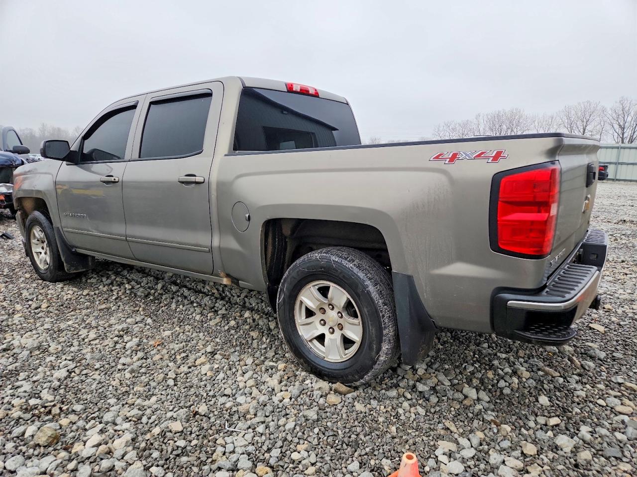2017 CHEVROLET SILVERADO K1500 LT photo 2