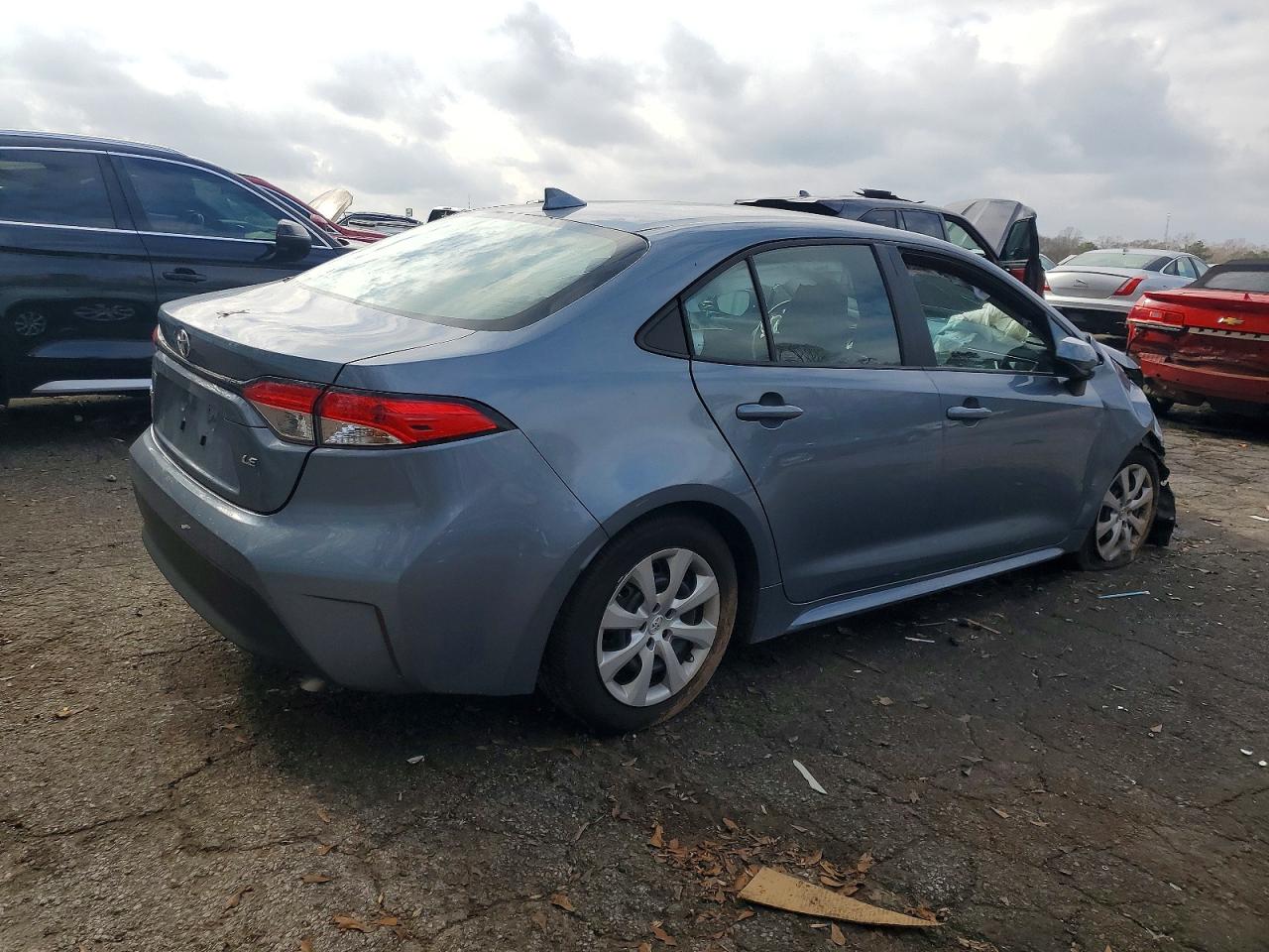 2024 TOYOTA COROLLA LE photo 3