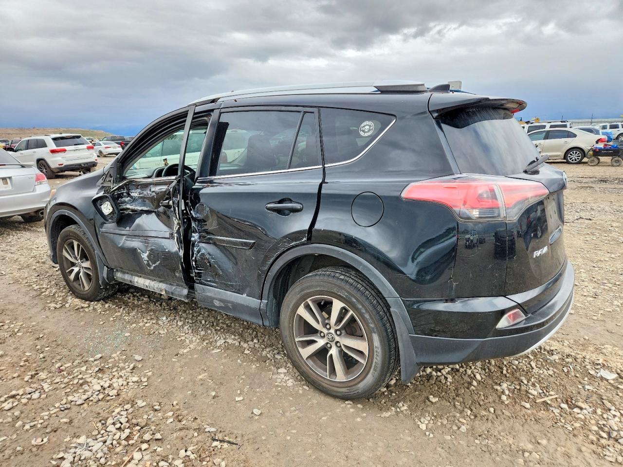 2016 TOYOTA RAV4 XLE photo 2