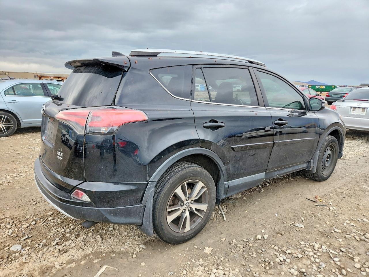 2016 TOYOTA RAV4 XLE photo 3