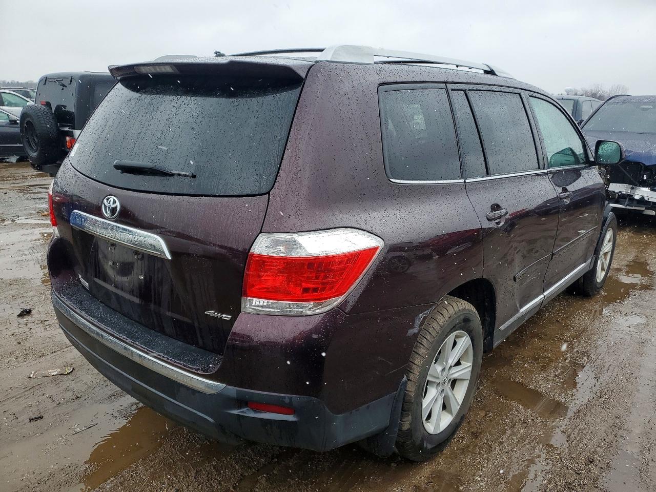 2013 TOYOTA HIGHLANDER BASE photo 3