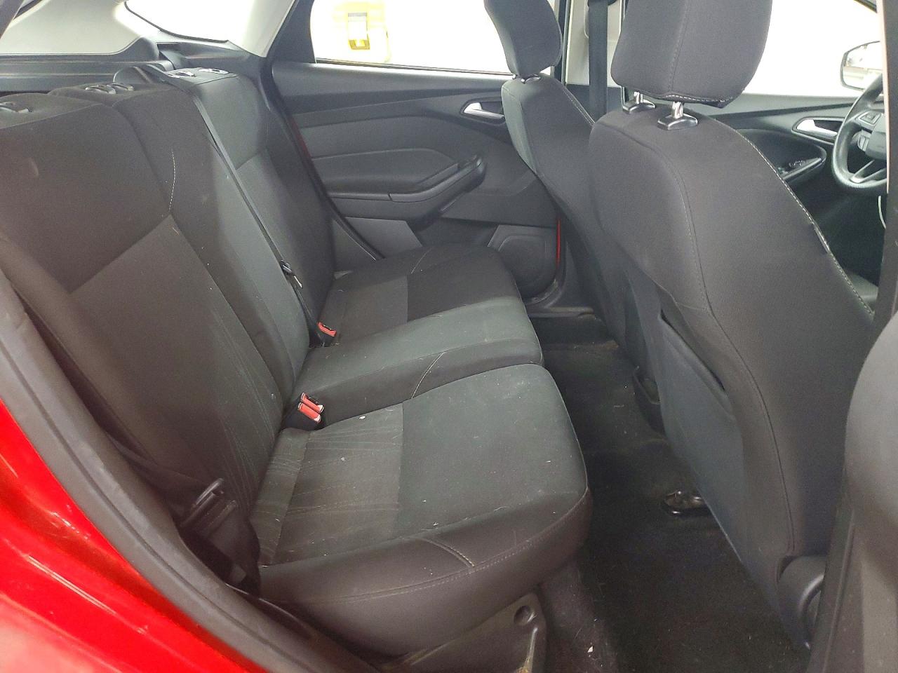 2017 FORD FOCUS SE photo 10