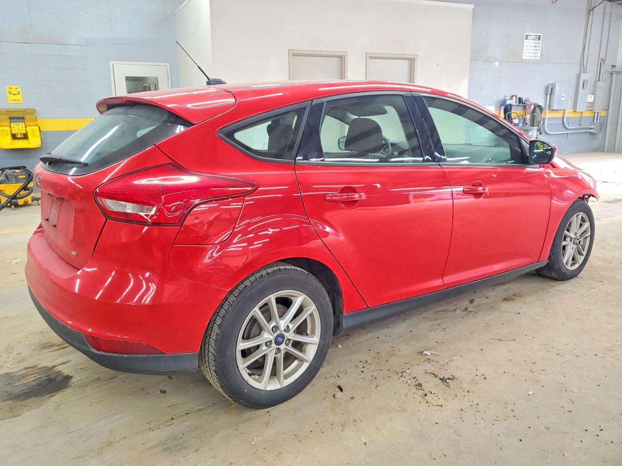 2017 FORD FOCUS SE photo 3