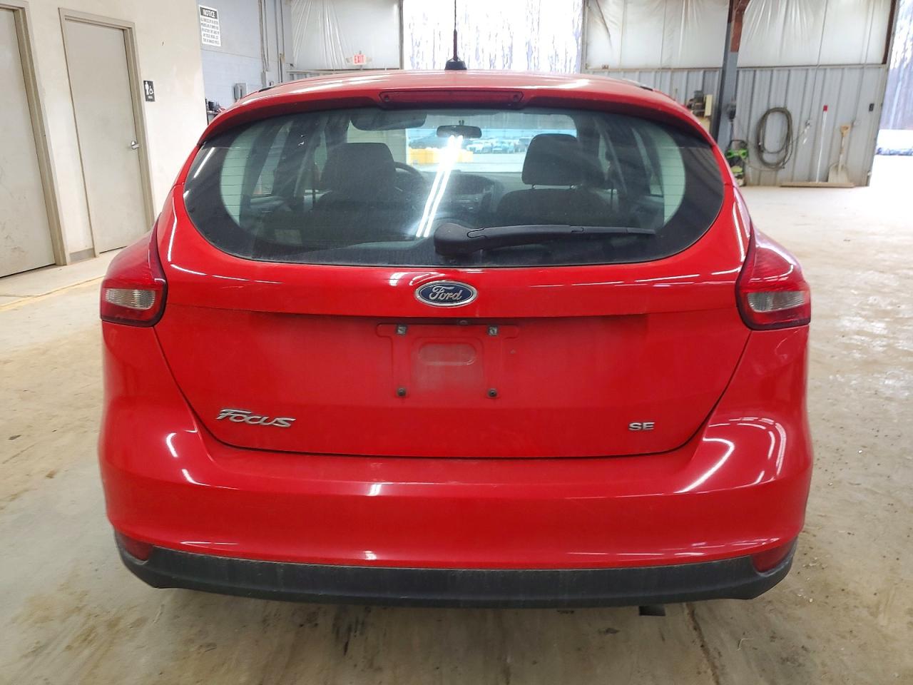 2017 FORD FOCUS SE photo 6
