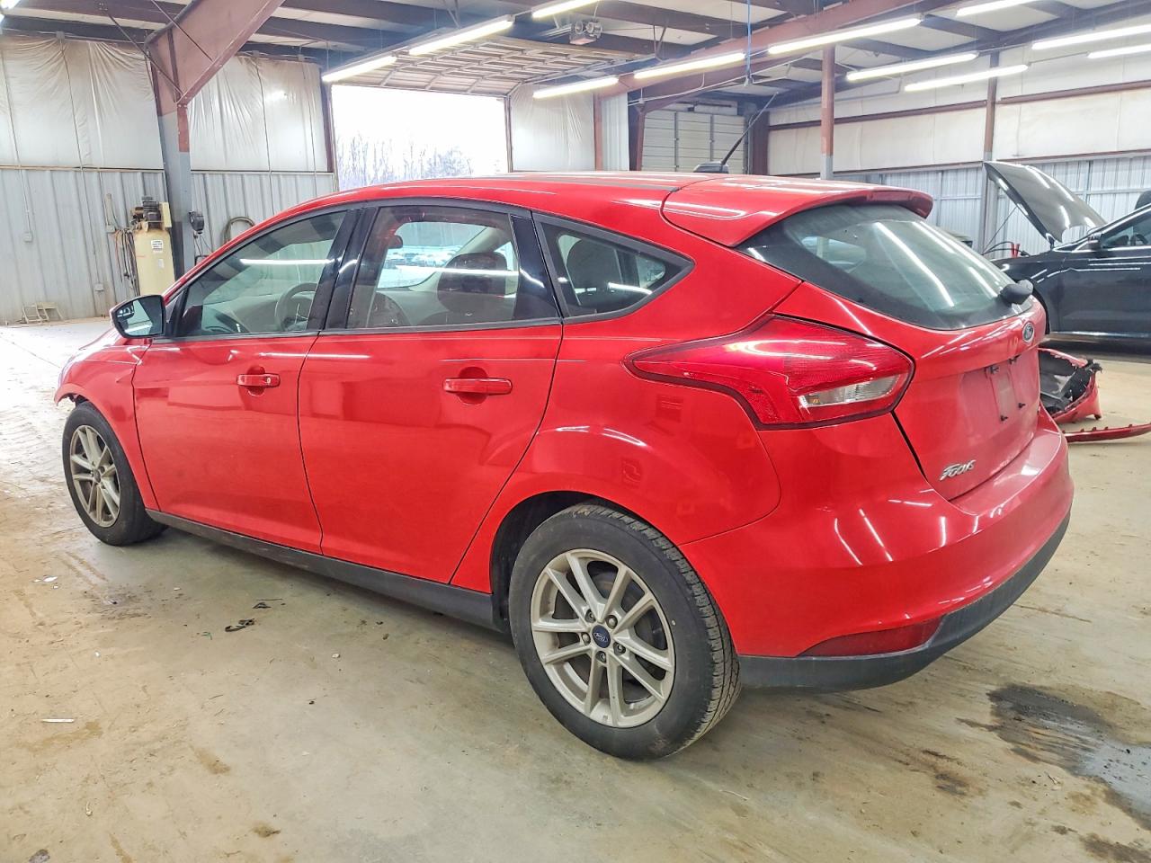 2017 FORD FOCUS SE photo 2
