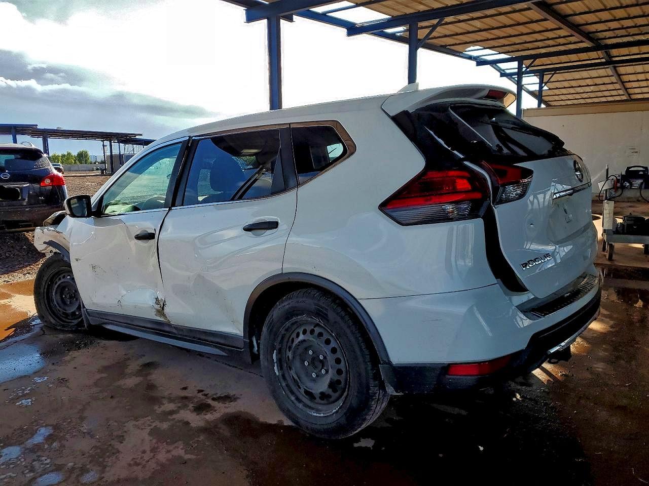 2017 NISSAN ROGUE SV photo 2