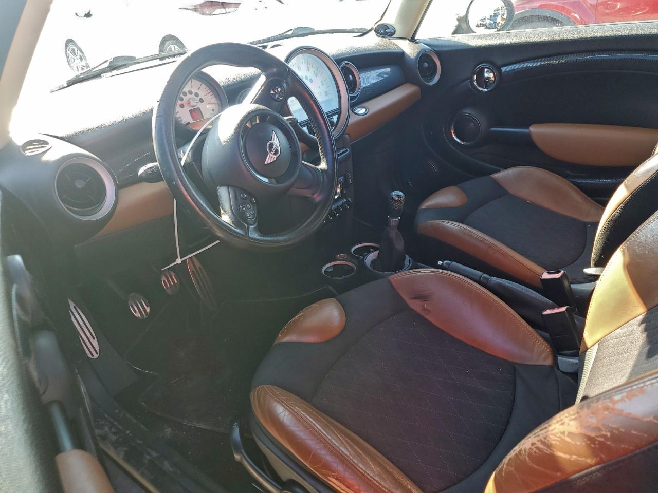 2011 MINI COOPER S photo 8