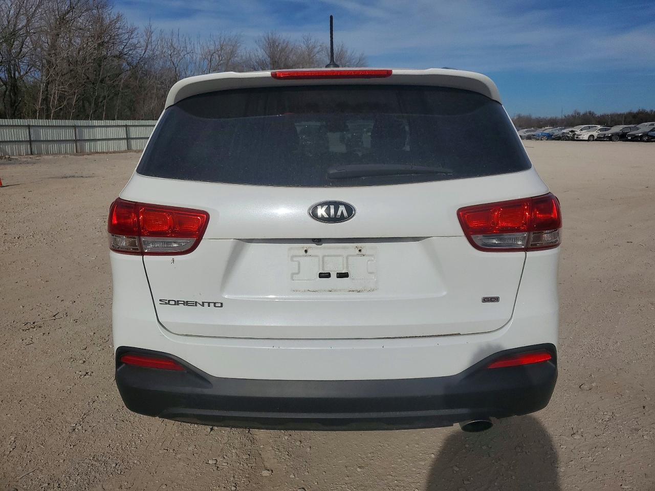 2016 KIA SORENTO LX photo 6