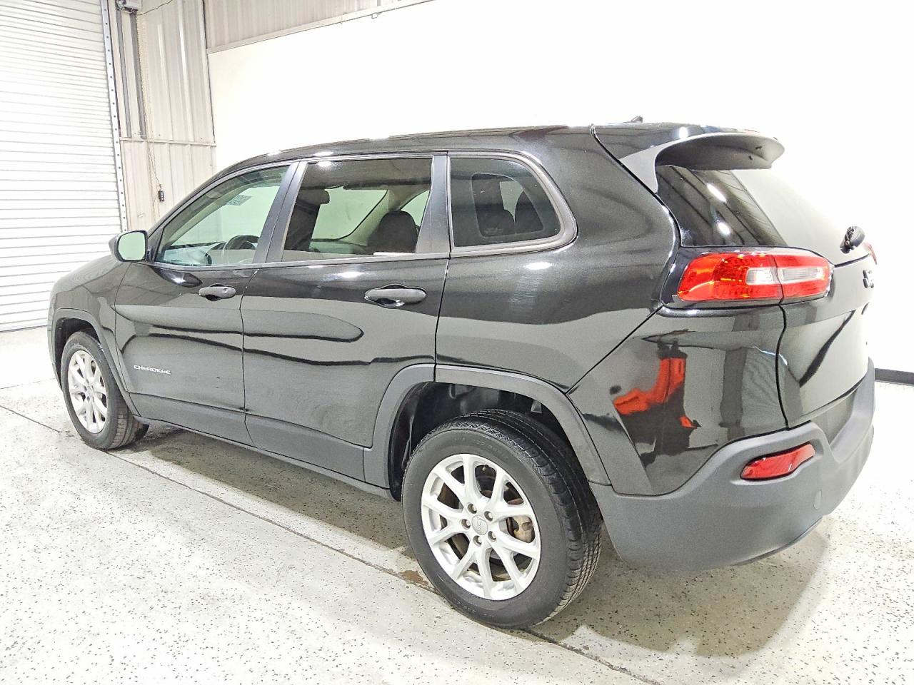2015 JEEP CHEROKEE SPORT photo 2