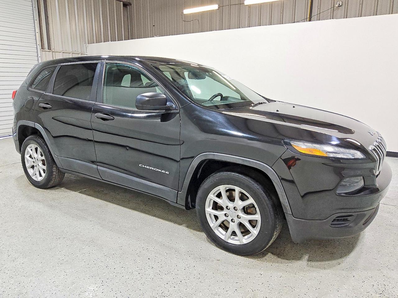2015 JEEP CHEROKEE SPORT photo 4