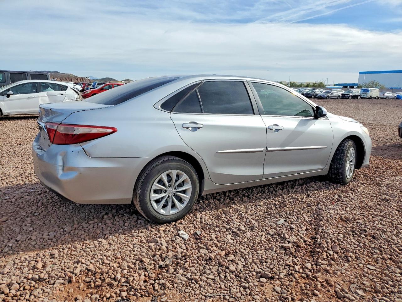 2017 TOYOTA CAMRY LE photo 3