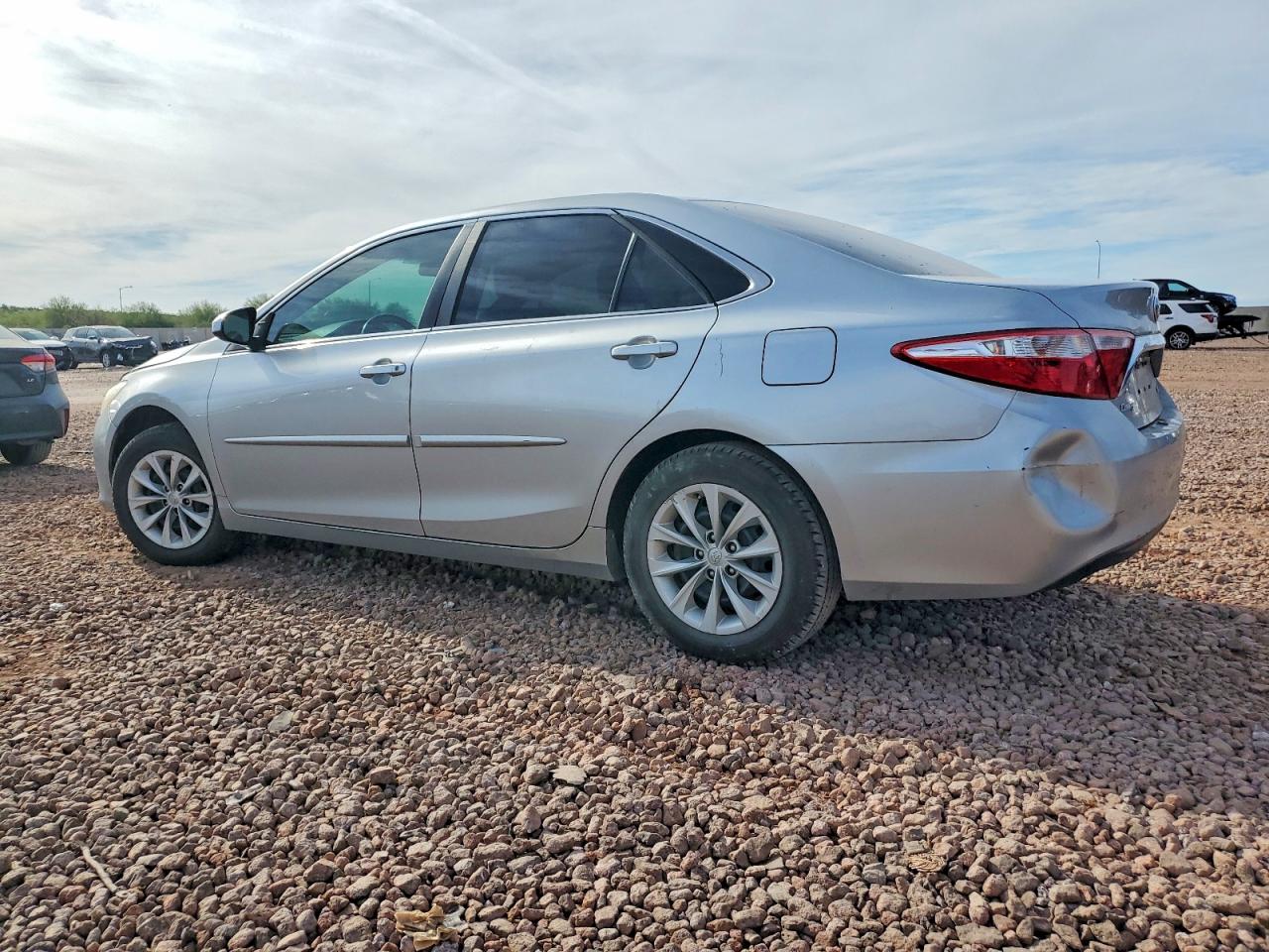 2017 TOYOTA CAMRY LE photo 2