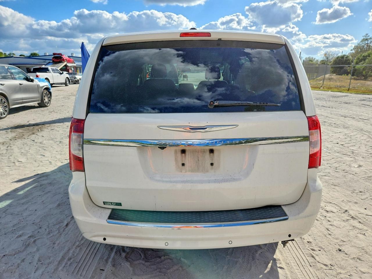 2011 CHRYSLER TOWN & COUNTRY TOURING photo 6