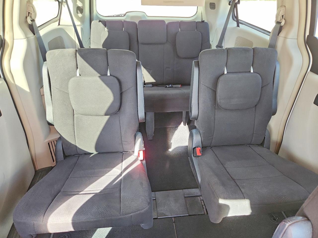 2011 CHRYSLER TOWN & COUNTRY TOURING photo 10