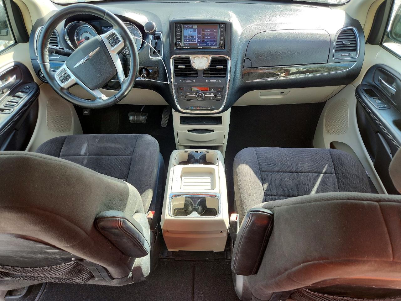 2011 CHRYSLER TOWN & COUNTRY TOURING photo 8