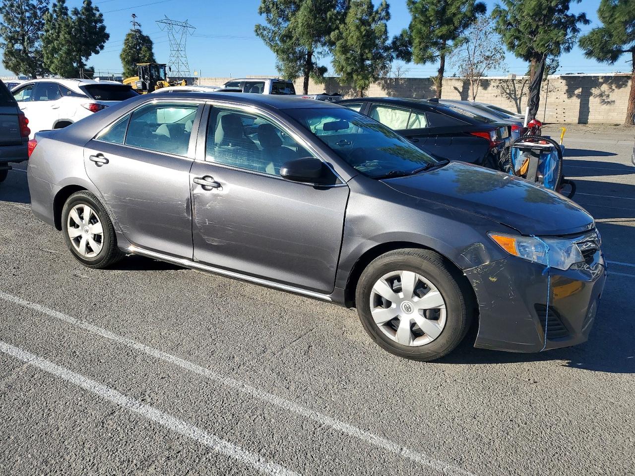 2014 TOYOTA CAMRY L photo 4