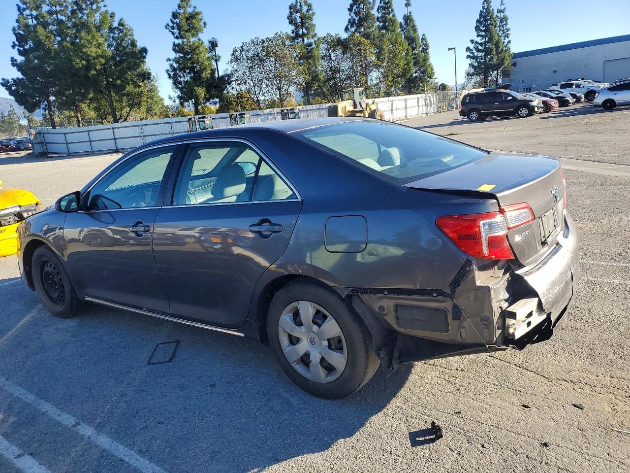 2014 TOYOTA CAMRY L photo 2
