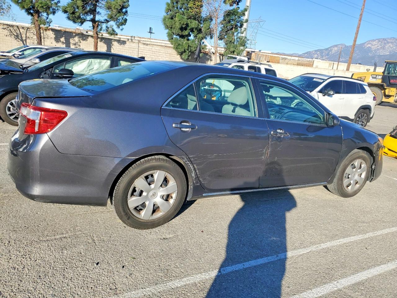 2014 TOYOTA CAMRY L photo 3