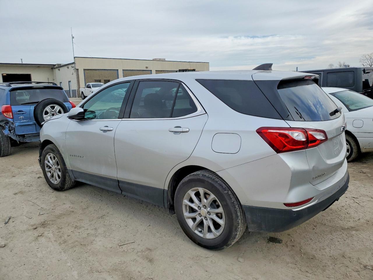2020 CHEVROLET EQUINOX LT photo 2
