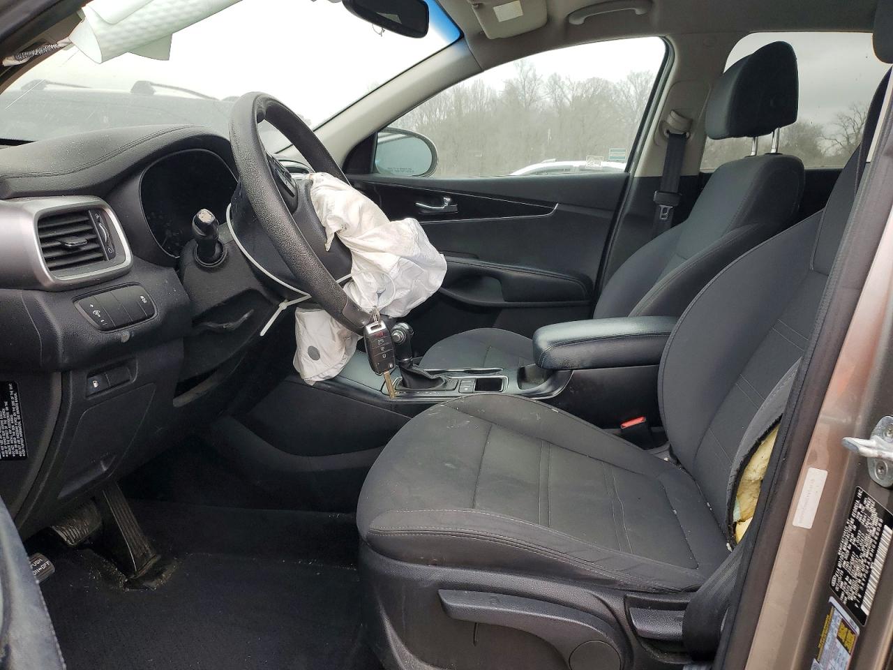 2017 KIA SORENTO LX photo 7