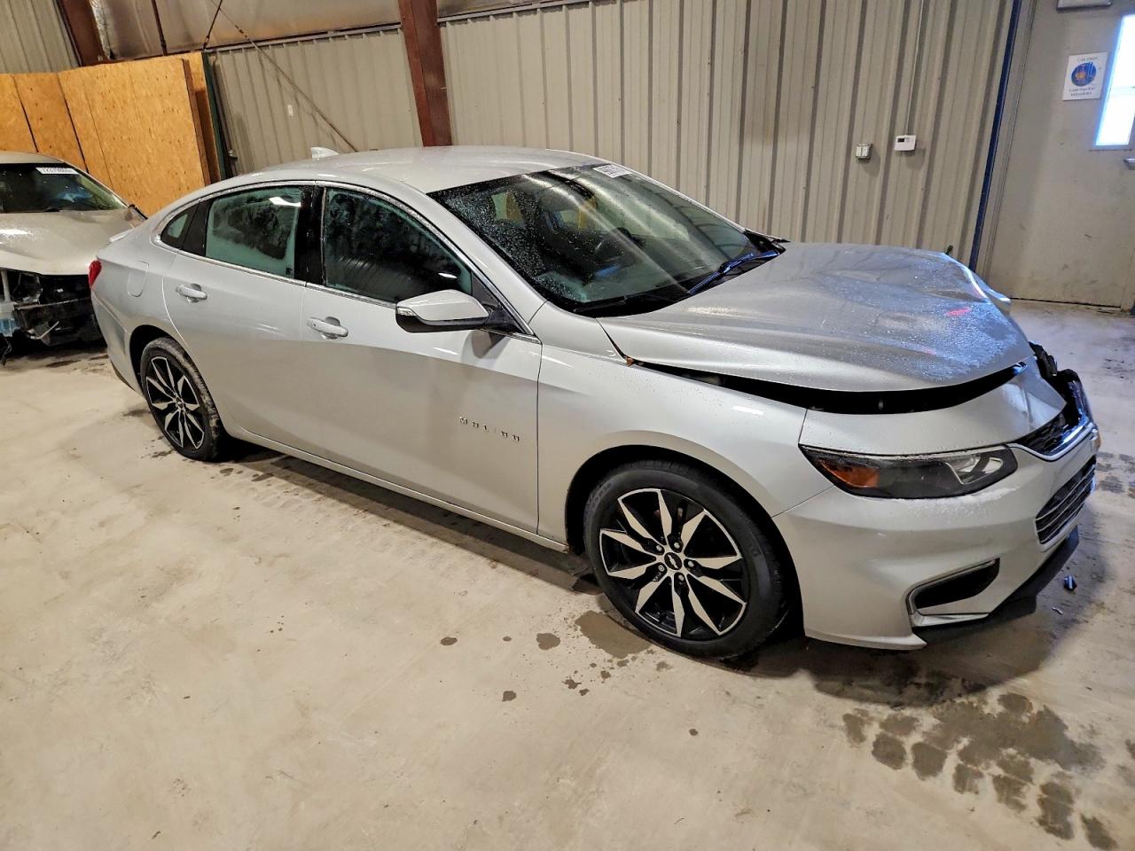 2017 CHEVROLET MALIBU LT photo 4