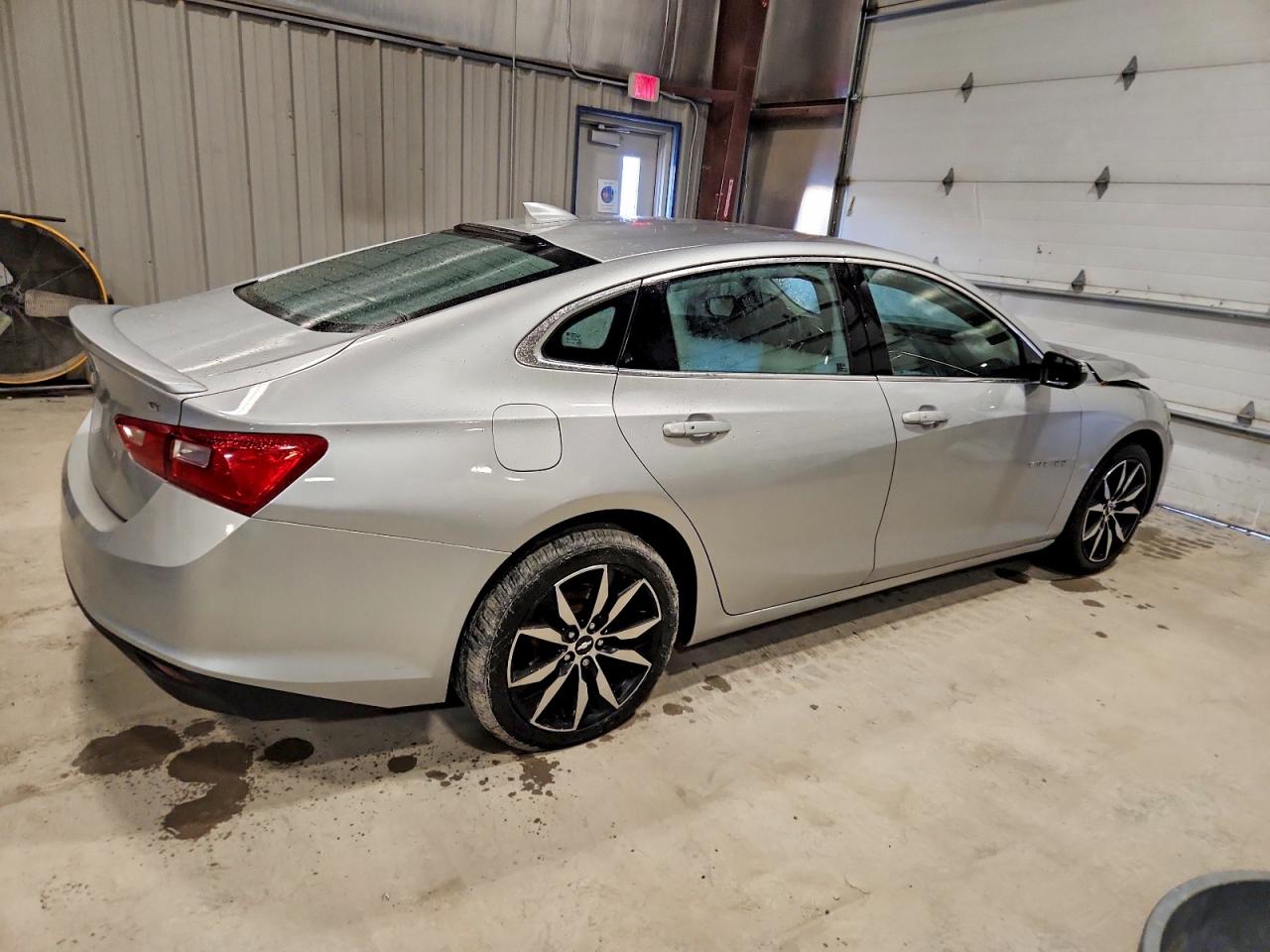 2017 CHEVROLET MALIBU LT photo 3