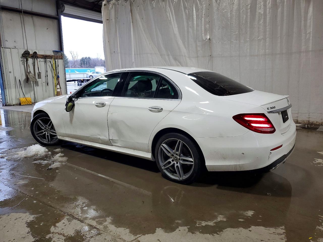 2018 MERCEDES-BENZ E 300 photo 2
