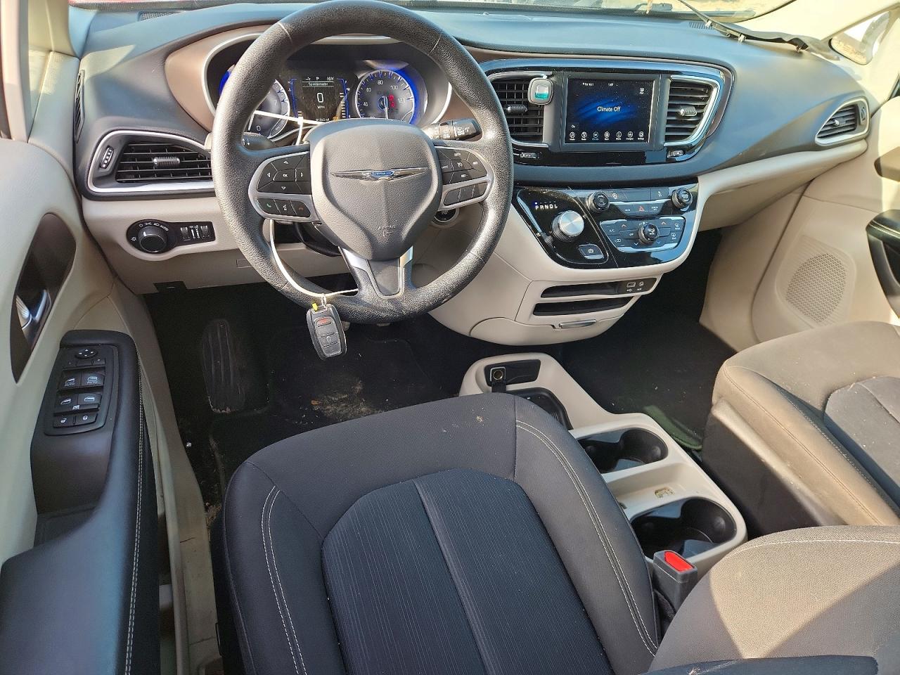 2020 CHRYSLER VOYAGER LX photo 29