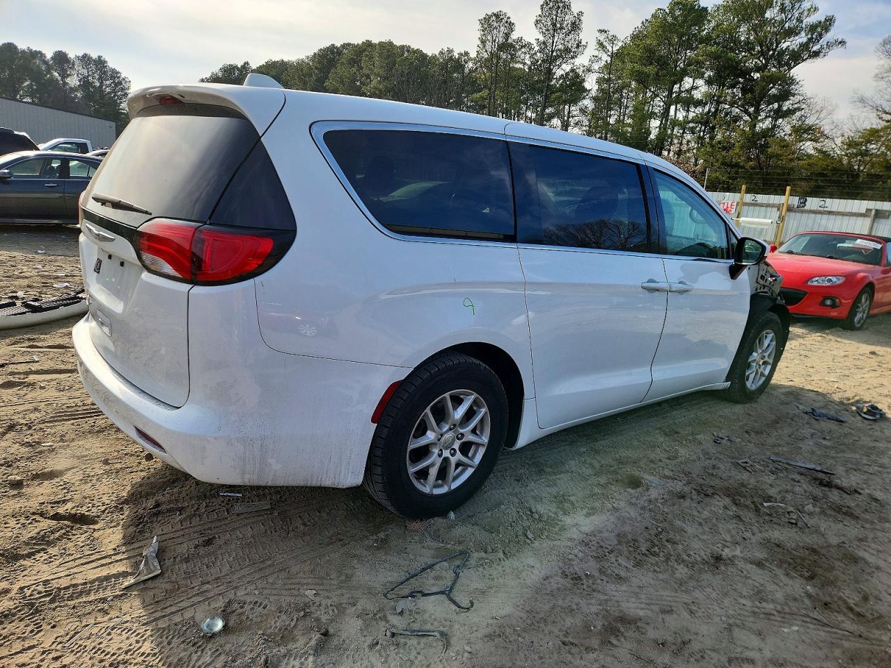 2020 CHRYSLER VOYAGER LX photo 9