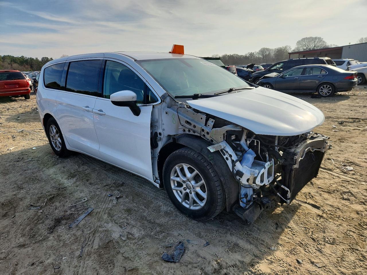 2020 CHRYSLER VOYAGER LX photo 13