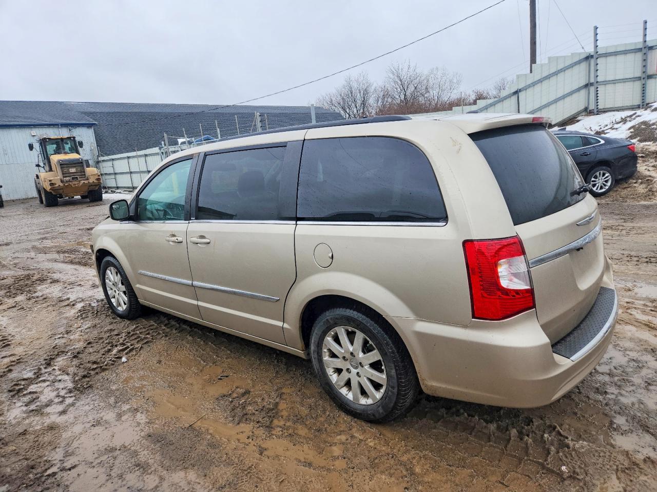 2013 CHRYSLER TOWN & COUNTRY TOURING photo 2
