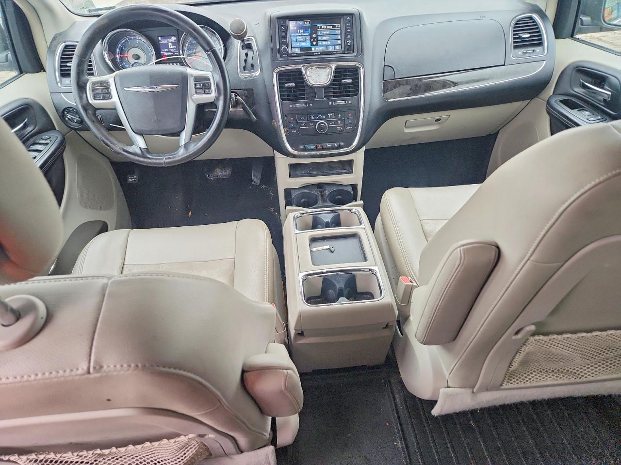2013 CHRYSLER TOWN & COUNTRY TOURING photo 8