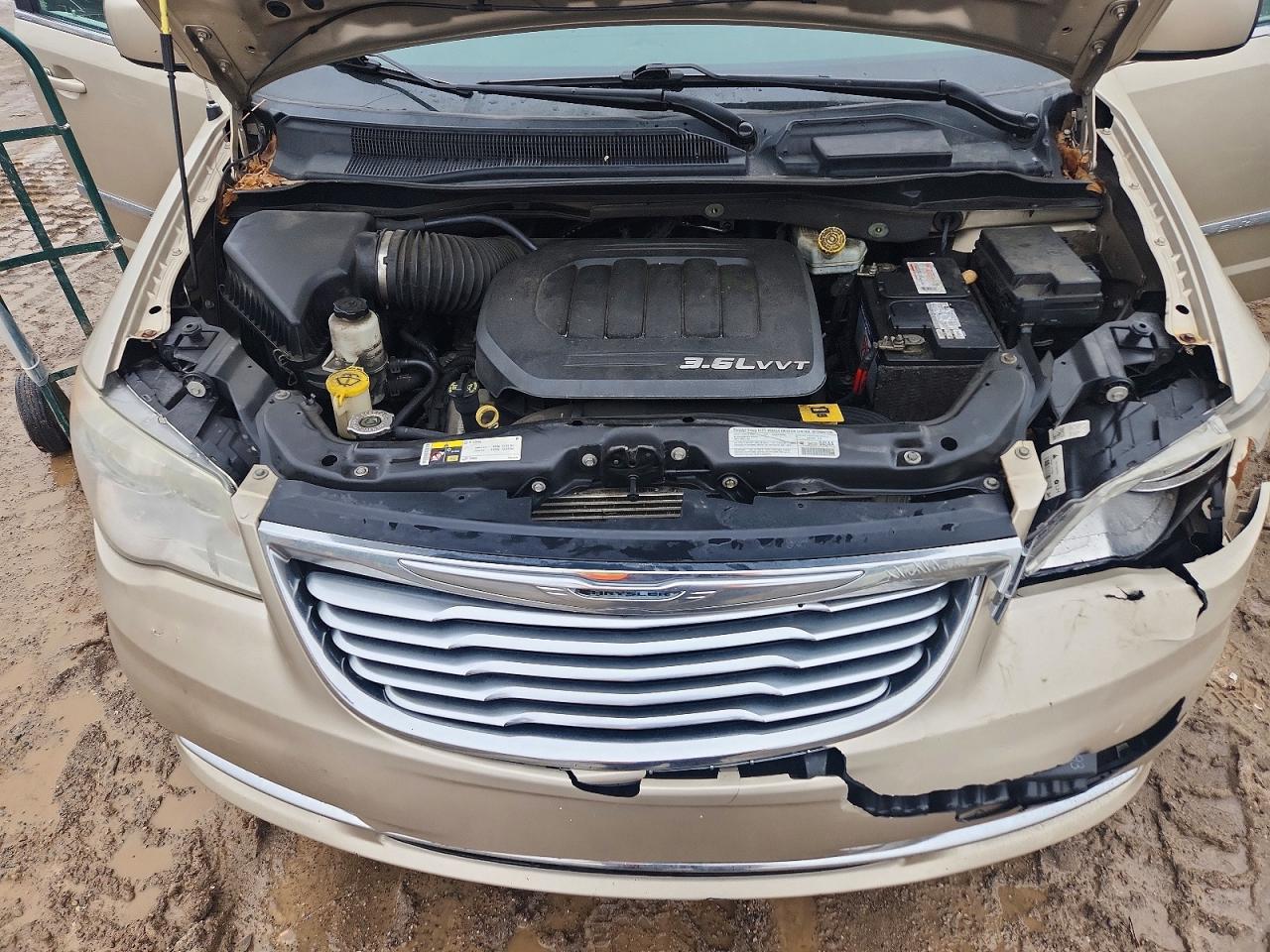 2013 CHRYSLER TOWN & COUNTRY TOURING photo 12